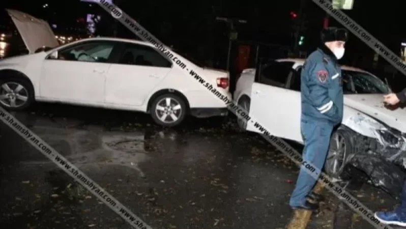 Թումանյան-Նալբանդյան փողոցների խաչմերուկում բախվել են «Lexus» և «Volkswagen» մակնիշների ավտոմեքենաներ