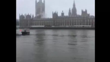 Ինչ է այրվում Մեծ Բրիտանիայի խորհրդարանում՝ հայտնի չէ. շինության տանիքին ծուխ է նկատվել