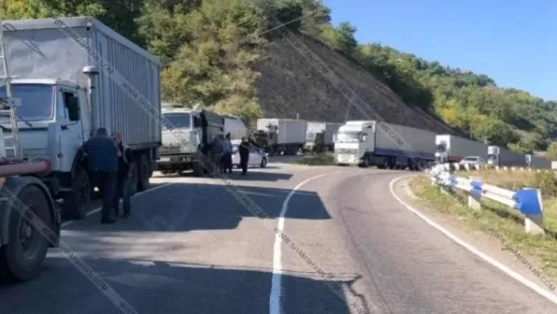 Արտակարգ իրավիճակ Սյունիքի մարզում. վարորդները հայտնվել են 1,5 կմ-ից ավելի խցանման մեջ