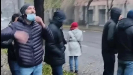 ՏԵՍԱՆՅՈՒԹ. ՀՅԴ-ական երիտասարդները ձվերով եւ կոչերով են դիմավորել կառավարություն մուտք գործող Փաշինյանին