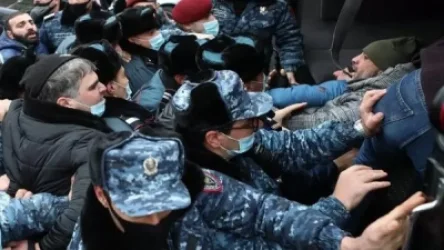 Կառավարության շենքի դիմացից բերման է ենթարկվել 29 ցուցարար