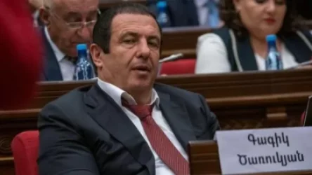 Վազգեն Մանուկյանը մասնակցել է անկախ պետության ստեղծմանը. նա ունի ճգնաժամային իրավիճակից երկիրը դուրս բերելու փորձ. Գագիկ Ծառուկյան