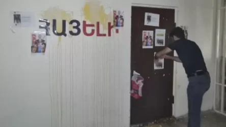 Հարձակում՝ «Հայելի» մամուլի ակումբի վրա. Hraparak.am