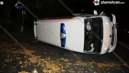 Խոշոր վթար Երևանում. շտապօգնության ավտոմեքենան կողաշրջվել է