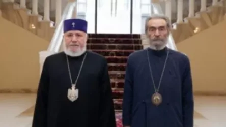 Կաթողիկոսն ու Պարգև Սրբազանը հանդիպել են ու քննարկել  Արցախում տիրող իրավիճակը