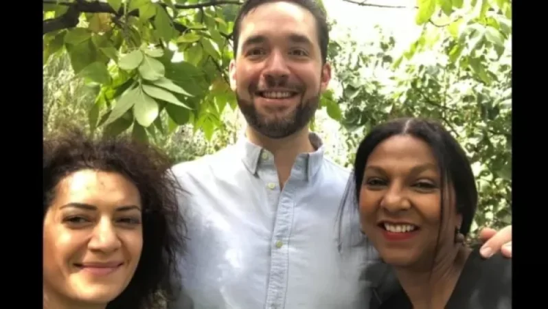 Քիմը տեղեկանալով, որ ես անձամբ ծանոթ չեմ Ալեքսիսի հետ, որոշեց մեզ ծանոթացնել. Աննա Հակոբյան