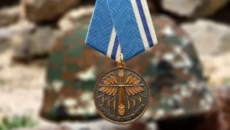 Մի խումբ զինծառայողներ հետմահու պարգևատրվել են Մարտական ծառայության մեդալով