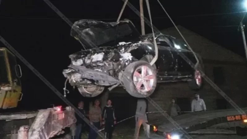 Խոշոր ավտովթար կին վարորդի մասնակցությամբ. մեքենան վերամբարձ կռունկի միջոցով հեռացվեց դեպքի վայրից (լուսանկարներ)