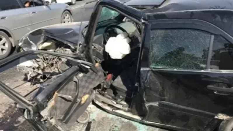 Վթար Երևանում. վարորդները քաղաքացիների ուժերով դուրս են բերվել ավտոմեքենաներից