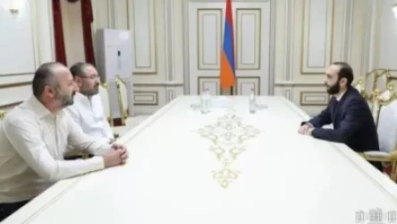 Արարատ Միրզոյանը հանդիպել է ՔՈ կուսակցության ներկայացուցիչներին