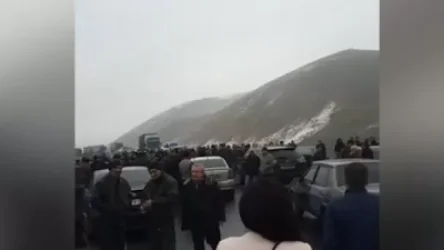 Գերի ընկած շիրակցիների հարազատները բացել են Գյումրի-Երևան ճանապարհը.ի՞նչ են խոստացել նրանց