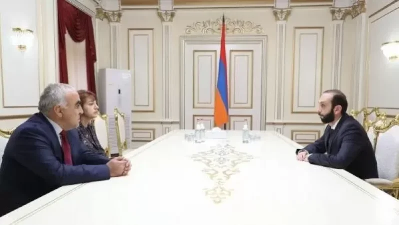 ԱԺ նախագահը հանդիպել է «Ժառանգություն» կուսակցության ներկայացուցիչների հետ