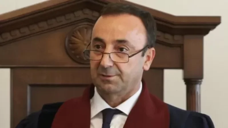 Հրայր Թովմասյանը արձակուրդ է վերցրել. Ալվինա Գյուլումյան