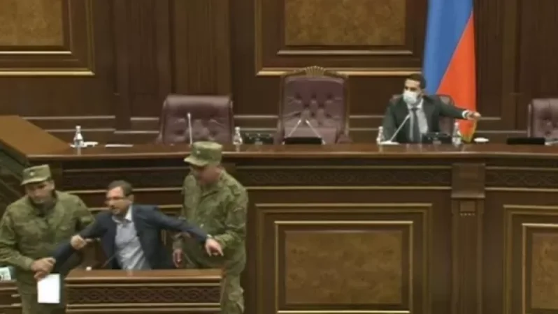 Երբևէ ՀՀ պառլամենտում զինված ախրաննիկներ չեն եղել. ՊՊԾ-ականները երանությամբ են հիշում նախկիններին․ «Հրապարակ»