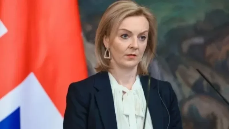 Լիզ Թրասը ներողություն է խնդրում