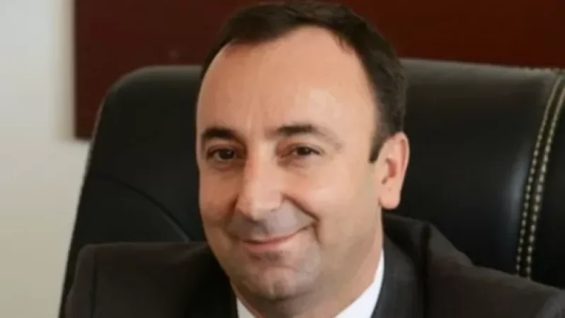 «Հրապարակ». Քրեական հետապնդման սցենար` Հրայր Թովմասյանից ազատվելու համար