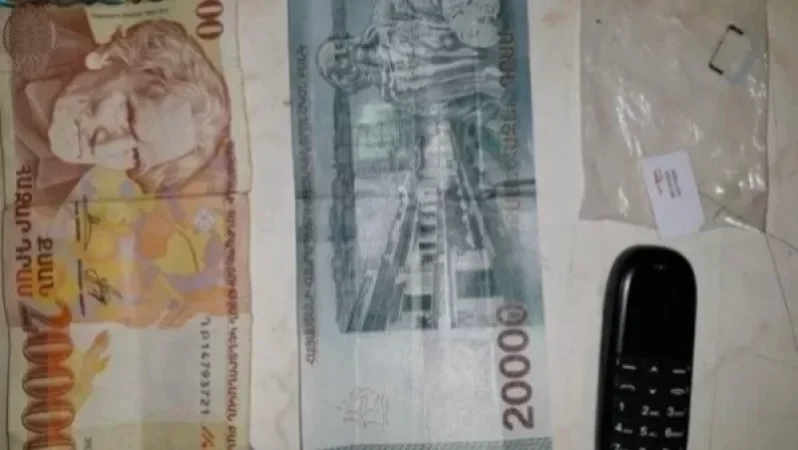 Մայրը ազատազրկված որդուն փորձել է փոխանցել փող և բջջային հեռախոս