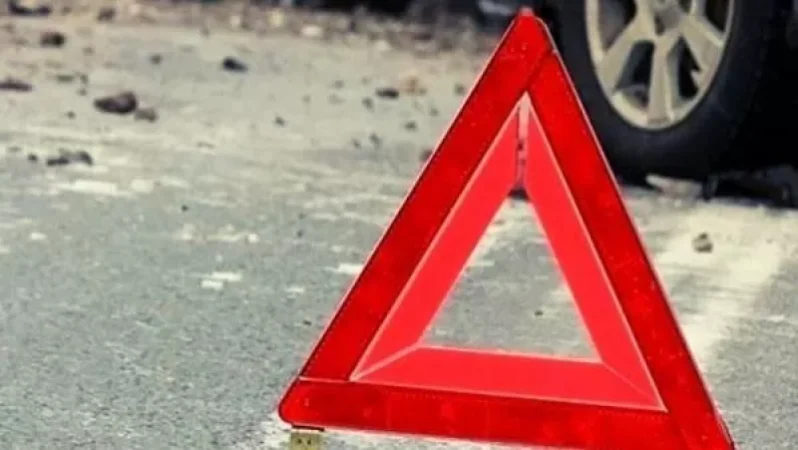 Իջևան-Բերդ ավտոճանապարհին  ավտոմեքենան դուրս է եկել ճանապարհից և բախվել սարալանջին. 3 մարդ հոսպիտալացվել է