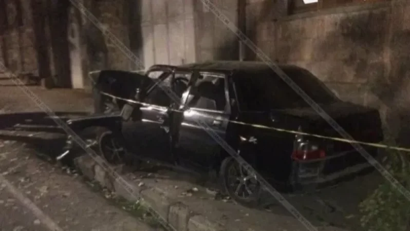 Գորիսում 36-ամյա վարորդը բախվել է ծառին. կան վիրավորներ (լուսանկարներ)