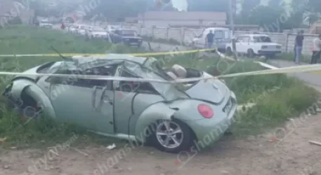 «Volkswagen»-ը բախվել է հողաթմբին ու մի քանի պտույտ շրջվել. կա երկու վիրավոր, 2 տարեկան երեխան մահացել է