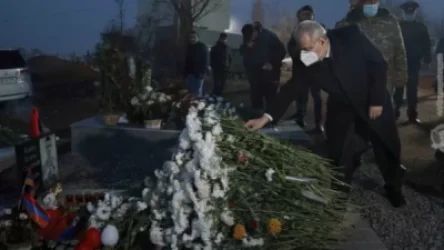 Պաշտպանության նախարարն այցելել է «Եռաբլուր» զինվորական պանթեոն