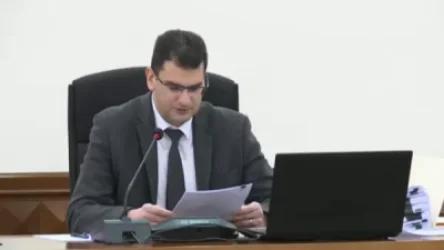 Քաղաքապետը  ուշացել է ավագանու նիստից. նիստը վարում է Հրաչյա Սարգսյանը