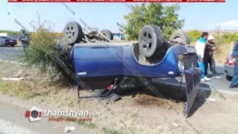 Խոշոր ավտովթար Արմավիրի մարզում. բախվել են Ford Transit-ն ու ВАЗ 21011-ը. վերջինը գլխիվայր շրջվել է