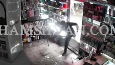 ՏԵՍԱՆՅՈՒԹ. Երևանում կոտրել են պատուհանն ու թալանել խանութը. տեսախցիկը ֆիքսել է