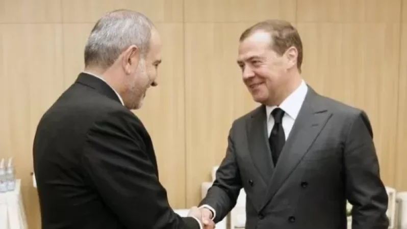 Մոսկվայում Փաշինյանն ու Մեդվեդևը հանդիպել են