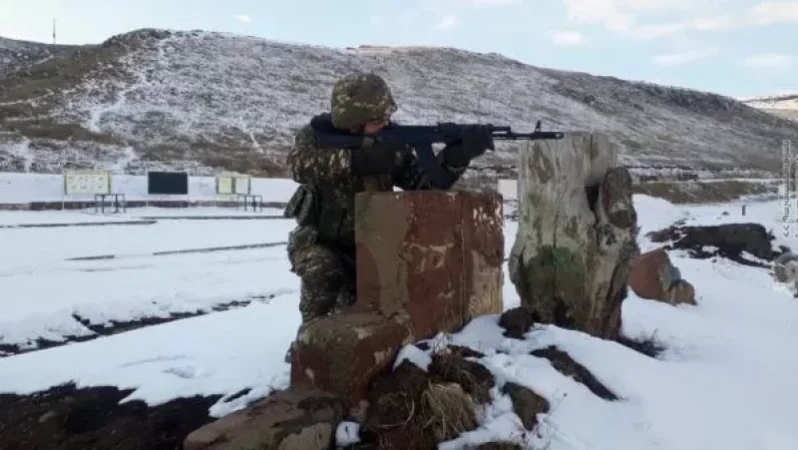 Կրակային պատրաստության գործնական պարապմունք է անցկացվել զորամասերից մեկի հրաձգարանում