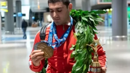 «Զվարթնոցում» դիմավորեցին մեդալներով վերադարձած հայ ծանրորդներին