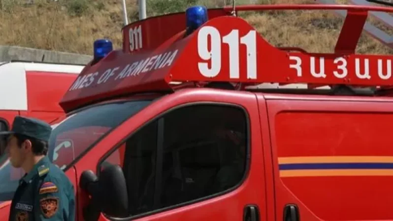 Չարենցի փողոցի շենքերից մեկի մուտքում հրդեհ է բռնկվել