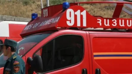 Չարենցի փողոցի շենքերից մեկի մուտքում հրդեհ է բռնկվել