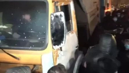 ՏԵՍԱՆՅՈՒԹ. Վատամարդ մի եղի. ոստիկանը նստել էր Բաղրամյան պողոտան փակած բեռնատարի ղեկին, որ ճանապարհը բացի