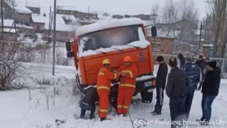 Փրկարարներն արգելափակումից դուրս են բերել ավտոմեքենաները