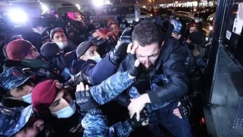 Վարչապետի հրաժարականը պահանջող ցուցարարներից 15 անձ բերման է ենթարկվել