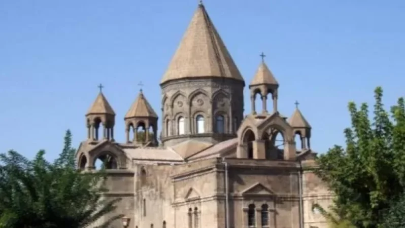 Գարեգին Բ-ն հայրաբար հորդորել է տարեվերջյան Սուրբ Պատարագն անցկացնել խաղաղ մթնոլորտում