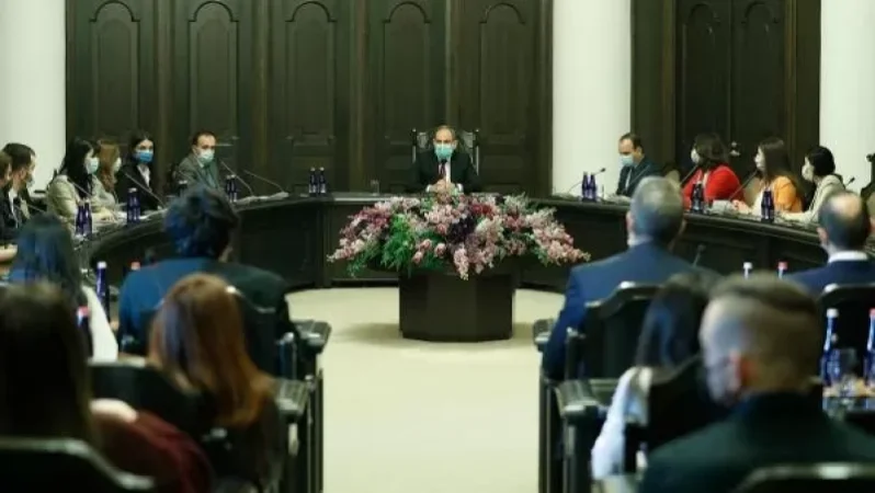 Մեր առաջ ծառացած մարտահրավերները հնարավոր է լուծել մեր ազգային ներուժի համախմբմամբ.Փաշինյանը ընդունել է «իԳործ» ծրագրի մասնակիցներին