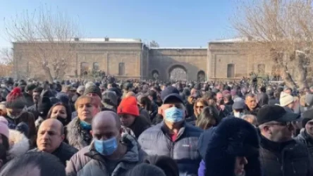 «Ամուր կանգնենք եկեղեցու կողքին». Սուրբ Գայանեում մեկնարկել է պատարագը