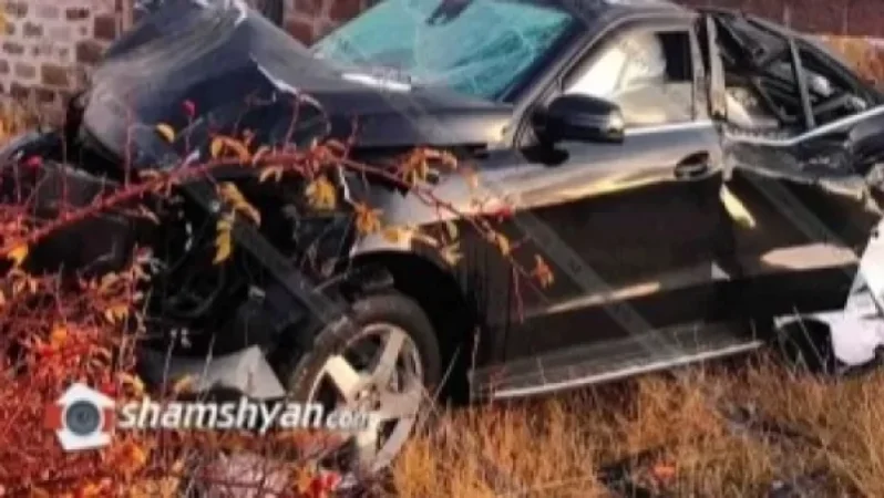 Խոշոր ավտովթար. ԵՊՀ18-ամյա ուսանողուհու Mercedes-ը կողաշրջված վիճակում հայտնվել է ձորում. կան վիրավորներ
