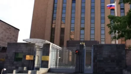 Երևանում` ՌԴ դեսպանատան դիմաց կին է ցանկացել ինքնահրկիզվել