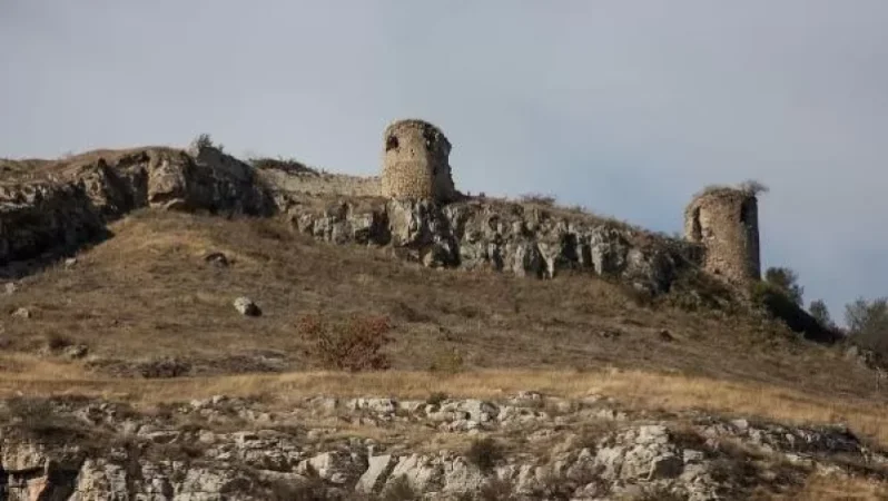 Պատուհանից նայում եմ Շուշիի բարձունքին, ուղեղիս մեջ չի տեղավորվում այն միտքը, որ այնտեղ արդեն մենք չենք. Սենոր Հասրաթյան