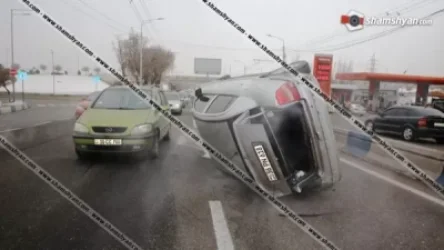 Ավտովթար Երևանում. Իսակովի պողոտայում բախվել են Nissan-ը, BMW-ն, Opel-ը. վերջինս կողաշրջվել է