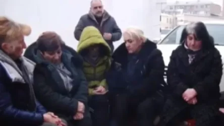 Եթե աթոռակռիվ լիներ հիմա բոլոր պատգամավորներն այստեղ կլինեին. քաղաքացիները շարունակում են իրենց նստացույցը Էջմիածնի զորամասի դիմաց