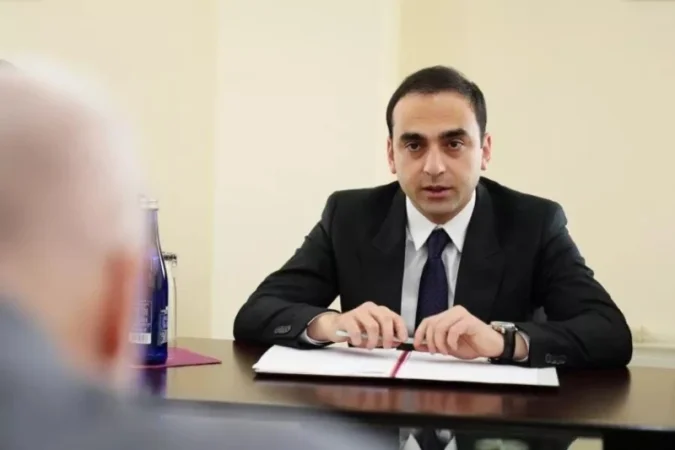 Ավինյանն ընդունել է Միկոյան փողոցի 64–րդ շենքի բնակիչներին․ մանրամասներ