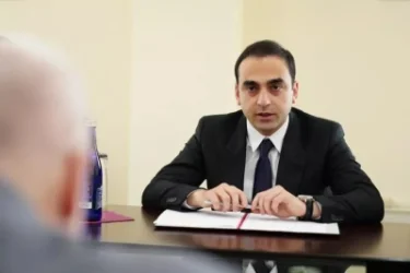 Ավինյանն ընդունել է Միկոյան փողոցի 64–րդ շենքի բնակիչներին․ մանրամասներ