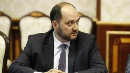 «Հրապարակ». Արայիկի հրաժարականի «ավետիսը» ոչ այնքան հակահեղափոխականների մոտ է աժիոտաժ առաջացրել, որքան «Իմ քայլում»