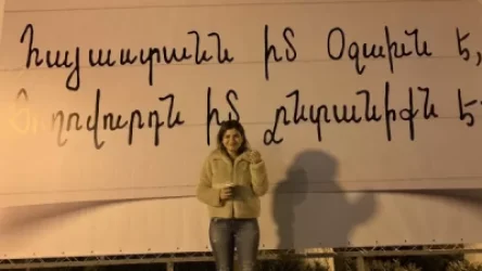 Մարիամ Փաշինյանը լուսանկար է հրապարակել վարչապետի կարգախոսով պաստառի ֆոնին