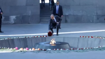 ԼՈՒՍԱՆԿԱՐՆԵՐ. Լավրովն այցելել է Ծիծեռնակաբերդի հուշահամալիր