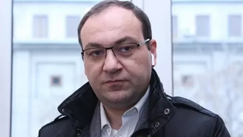 Վաղն առավոտյան լինելու եմ «Զվարթնոց» օդանավակայանի մոտ և արգելելու եմ դավաճանին մեկնել Մոսկվա. Արսեն Բաբայան